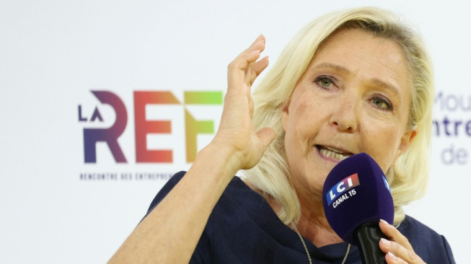  Rechtspopulistin Le Pen will Frankreichs EU-Beitrag herunterfahren 