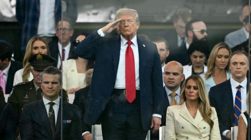 Trump disfruta de su desfile militar entre protestas multitudinarias en EEUU