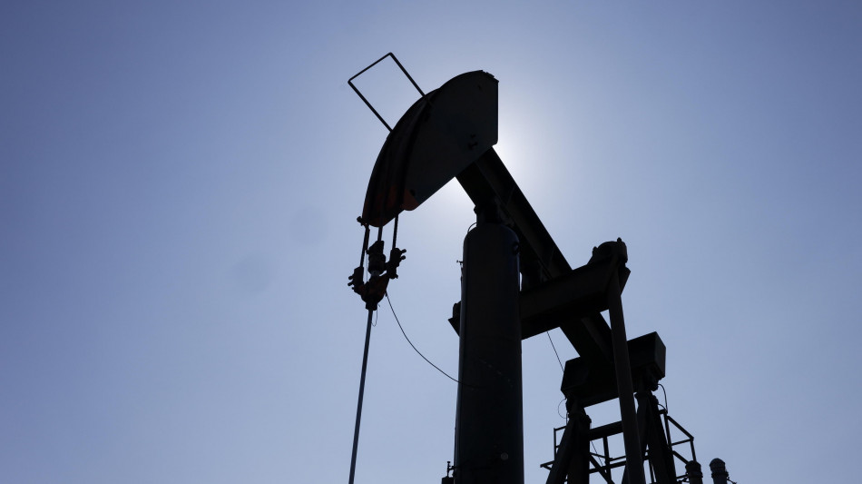  Prezzo del petrolio poco mosso, Brent a 103 dollari al barile 