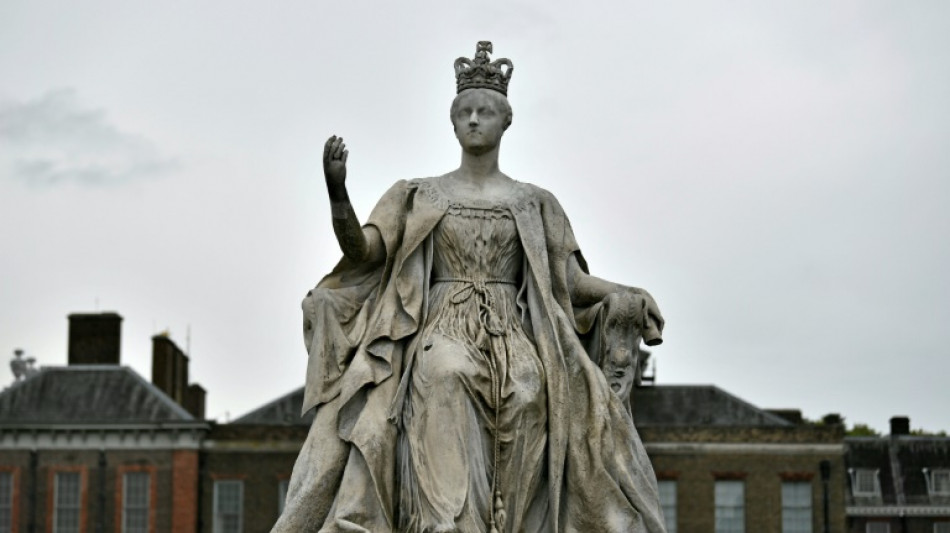 Elizabeth II et Victoria: deux r&egrave;gnes aux multiples &eacute;chos
