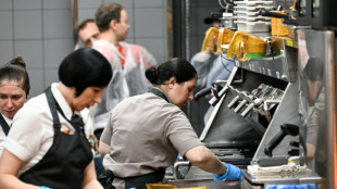 Una Rusia nost&aacute;lgica inaugura en Mosc&uacute; los primeros "McDonald's rusos"