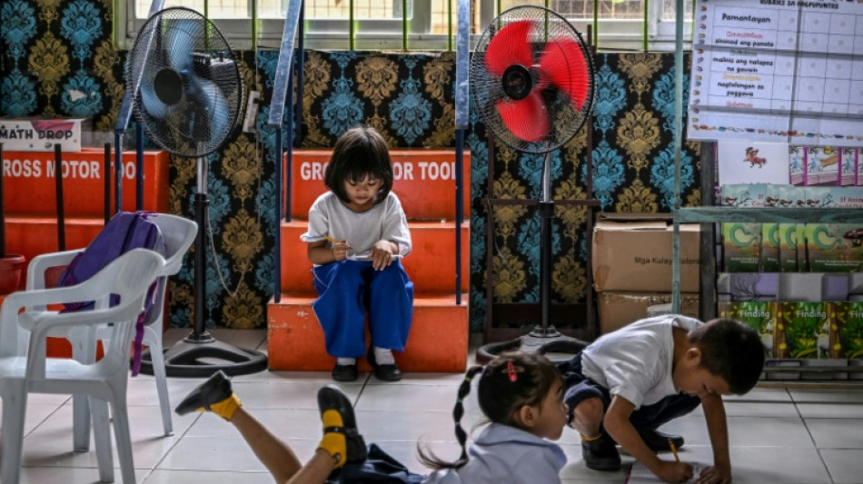 Escuelas filipinas se adaptan al calor con vacaciones adelantadas y más ventiladores