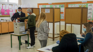 Les Chypriotes &eacute;lisent leur pr&eacute;sident dans un scrutin serr&eacute;