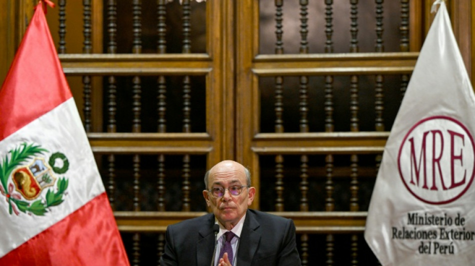  Renuncian canciller y ministro de Defensa de Per&uacute; tras desacuerdo en la compra de cazas F-16 a EEUU 