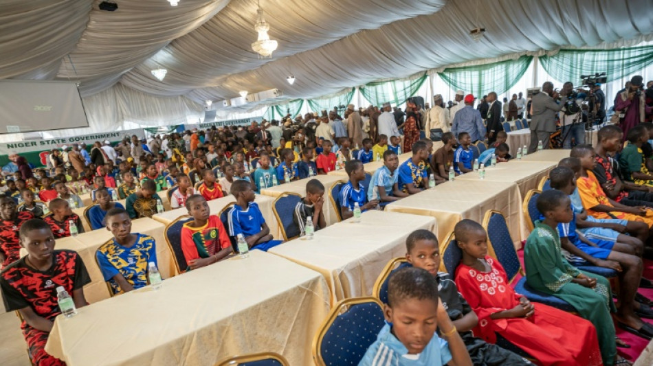 Cien estudiantes liberados en Nigeria tras su secuestro llegaron a la sede del gobierno local