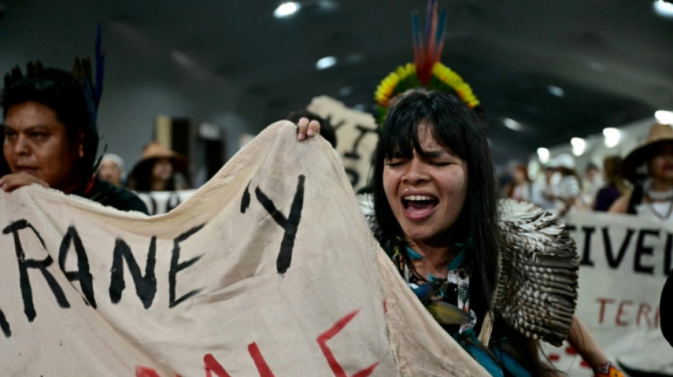 Divisões sobre eliminação dos combustíveis fósseis ameaçam afundar COP30