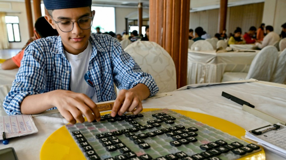 Au Pakistan, les jeunes &eacute;talent leur anglais ch&acirc;ti&eacute;... sur les plateaux de Scrabble