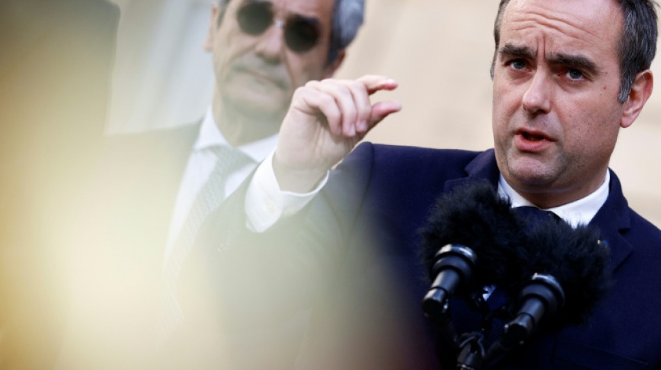  Carburants: Lecornu annonce un "dispositif d'accompagnement" pour pr&egrave;s de 3 millions de "grands rouleurs"  