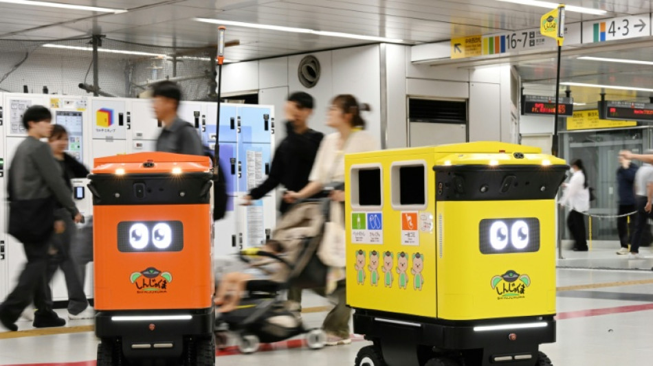  T&oacute;quio testa rob&ocirc;s coletores de lixo na esta&ccedil;&atilde;o de trem mais movimentada do mundo 