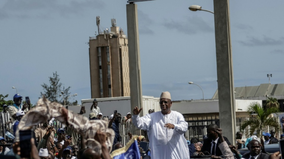  Ex-president Sall arrives back in Senegal for meeting with successor 