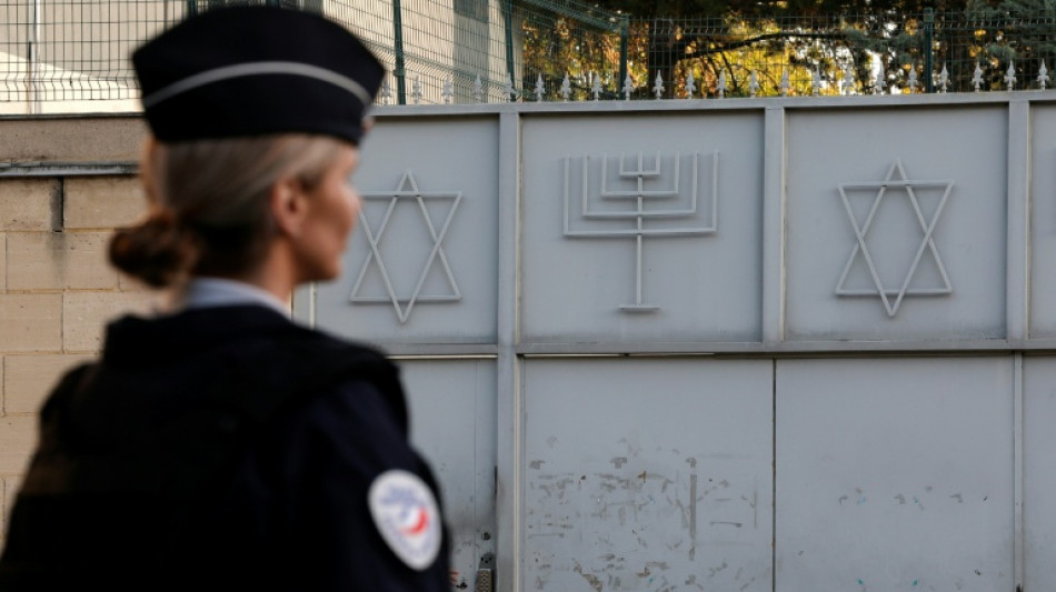  Russe wegen Hitlergru&szlig; vor Synagoge in Frankreich zu acht Monaten Haft verurteilt 