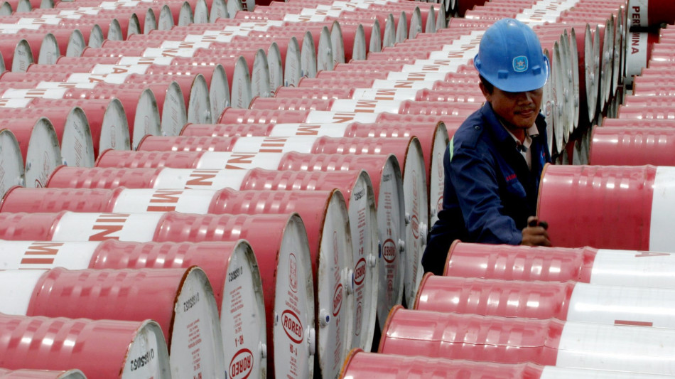 Sale il prezzo del petrolio, Brent a 69,7 dollari al barile