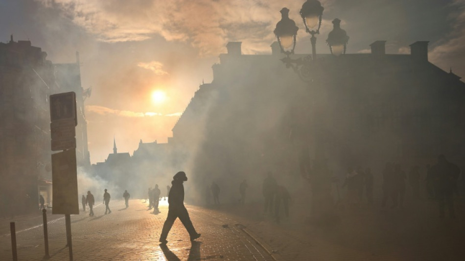  N&auml;chtliche Ausgangssperren in Paris und anderen franz&ouml;sischen St&auml;dten verf&uuml;gt 