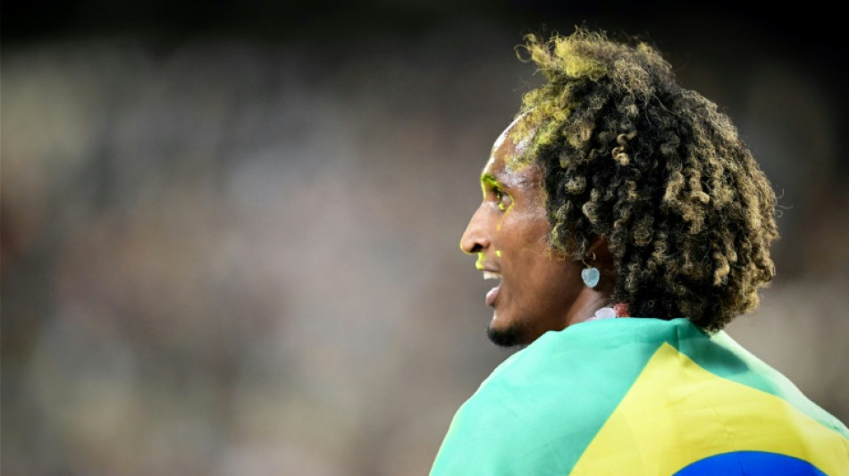  Alison dos Santos vence prova dos 400 m com barreiras na etapa final da Diamond League 