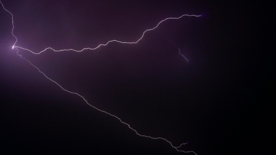 &Uuml;berflutungen und Blitzeinschl&auml;ge: Feuerwehr in Westdeutschland im Gro&szlig;einsatz