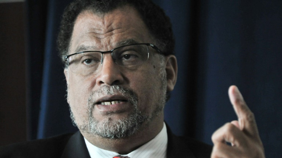 Presidente da Federa&ccedil;&atilde;o Sul-africana de Futebol &eacute; preso por fraude