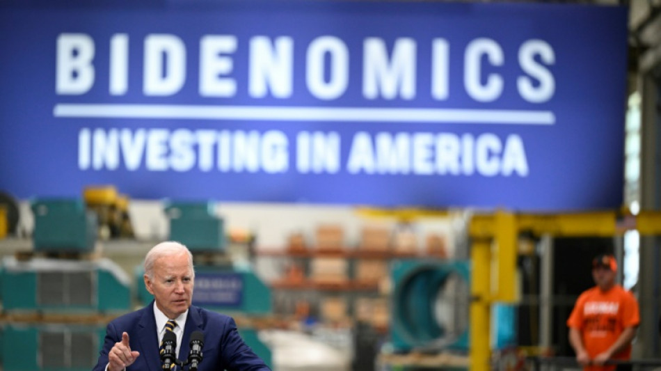 Biden gasta US$ 25 milh&otilde;es para conquistar o voto de negros e latinos