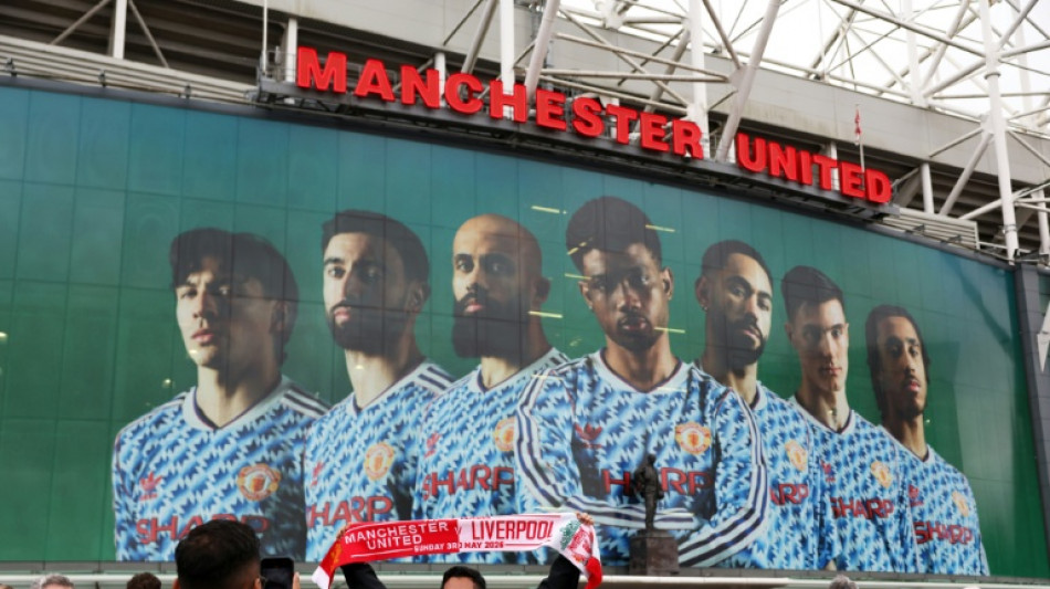  Man Utd sign reported record &pound;20mn sponsorship deal for training kit 
