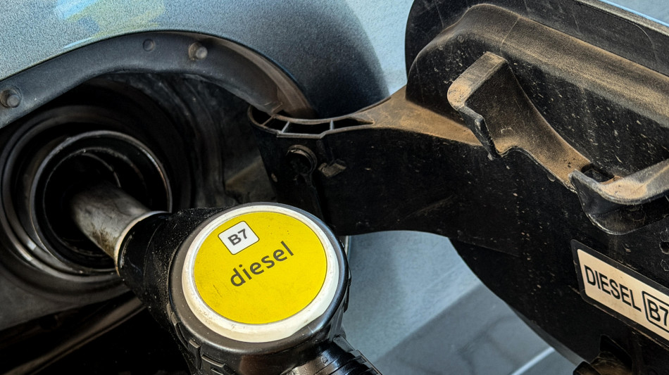  Carburanti, scatta il tetto nei distributori Eni 
