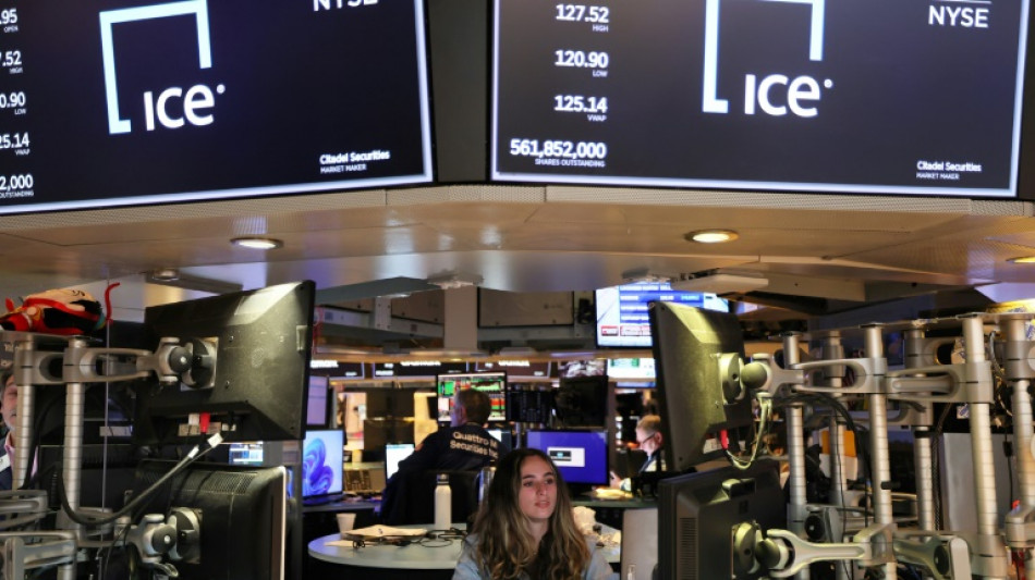 Wall Street d&eacute;marre en hausse, le march&eacute; obligataire se tend