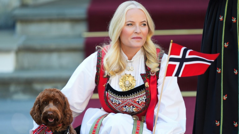  Princesa Mette-Marit da Noruega diz que foi 'manipulada e enganada' por Epstein 