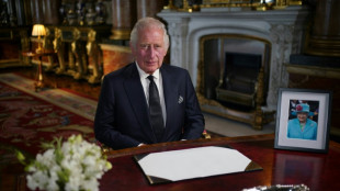 König Charles III. verspricht lebenslangen Dienst nach dem Vorbild der Queen