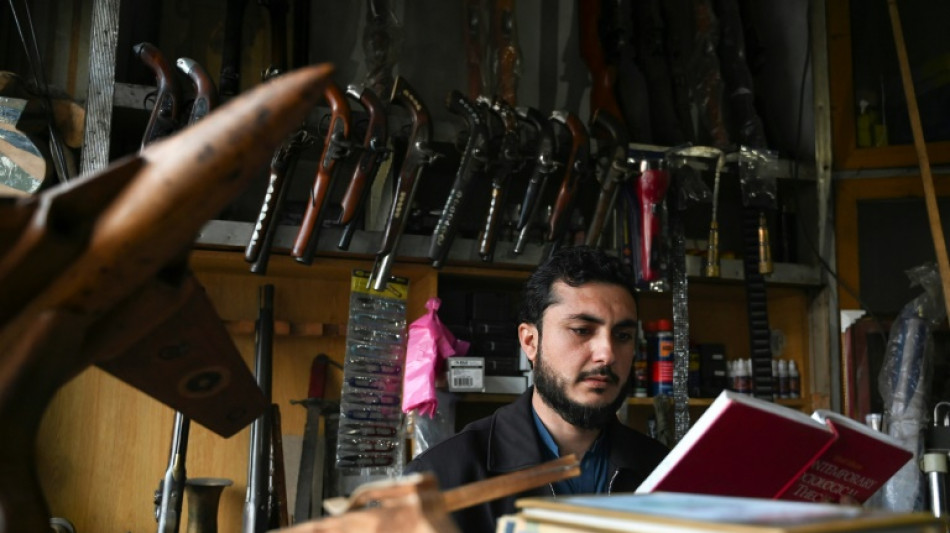Au Far West pakistanais, une bibliothèque se fait une place près d'un grand marché d'armes