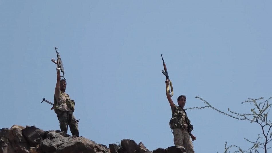  Sospese le operazioni all'aeroporto di Riad dopo l'attacco degli Houthi 