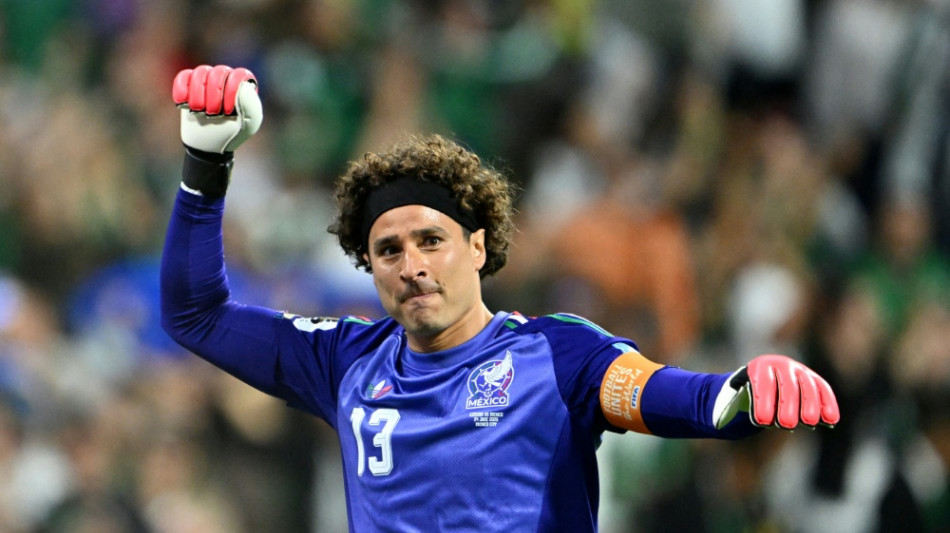  Mexikos Torwart-Ikone Ochoa beendet Fu&szlig;ballkarriere 