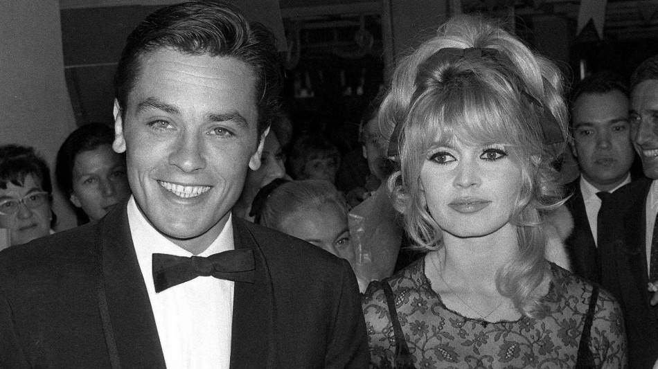 Blouson e sigaretta, lo stile irresistibile di Delon