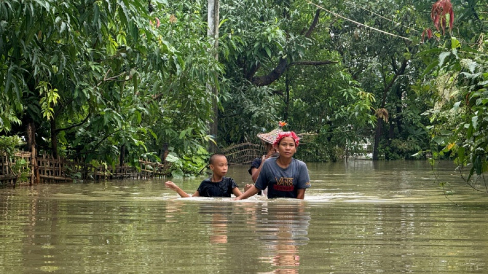  La Birmanie touch&eacute;e par des inondations, un b&eacute;b&eacute; emport&eacute; par les eaux 