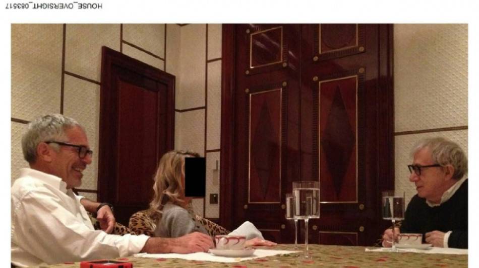  Des élus américains publient de nouvelles photos liées à Jeffrey Epstein 