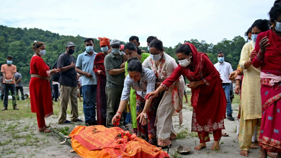  Mehr als 900 Tote und fast 5000 Vermisste nach Sturzflut in Nepal und Tibet 