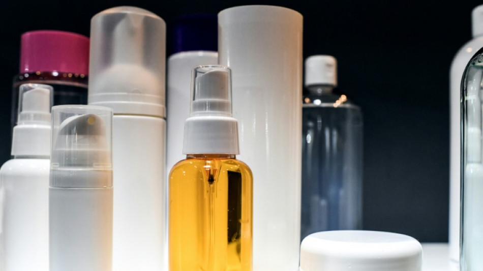  Utiliser moins de cosm&eacute;tiques fait baisser rapidement la trace de polluants dans le corps, selon une &eacute;tude 
