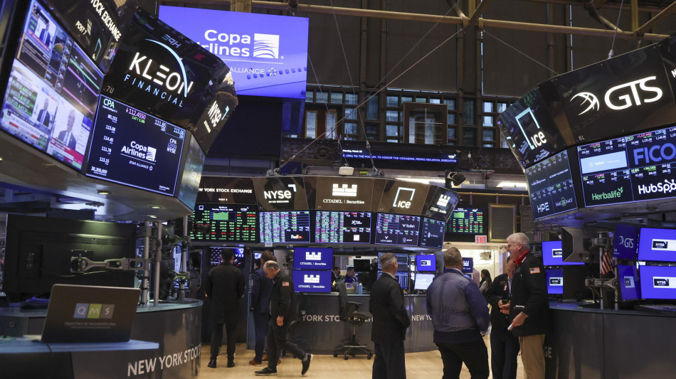  Borsa: petrolio e IA frenano l'Europa, a Milano (-0,4%) vendite su St e Technoprobe 