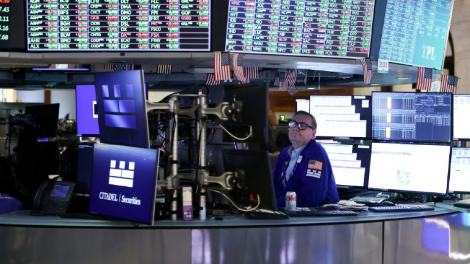  Investidores comemoram an&uacute;ncio de di&aacute;logo entre Israel e L&iacute;bano e petr&oacute;leo tem leve alta 