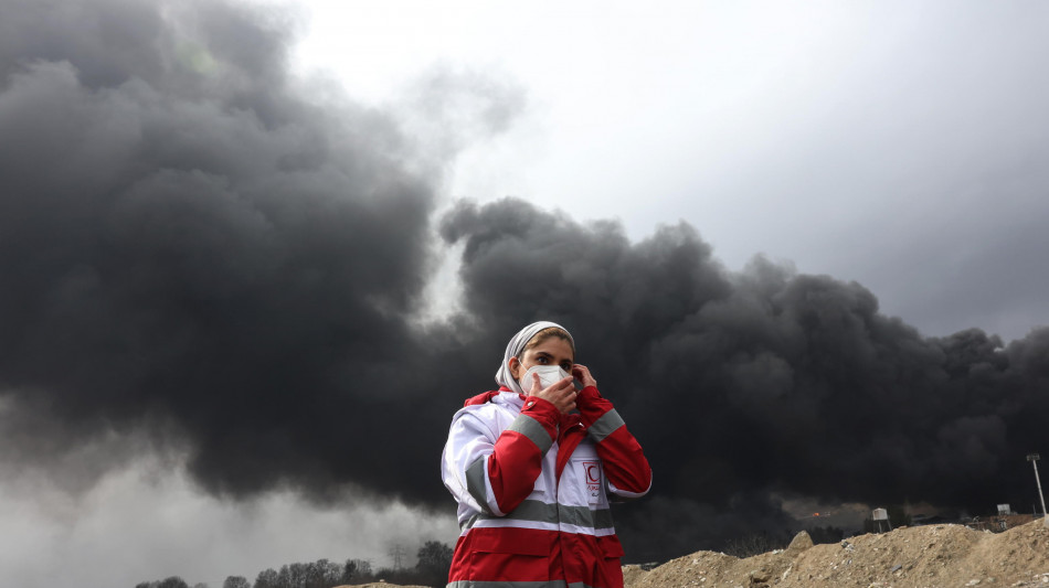  Teheran, 'un ecocidio gli attacchi Idf sui depositi di carburante 
