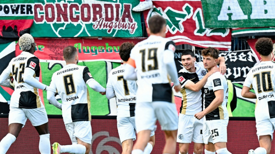  Vier Elfmeter: Elversberg rettet wilden Sieg gegen Augsburg 