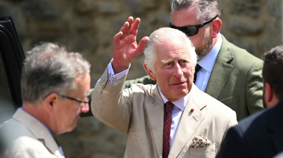 König Charles III. nimmt zu Pferde an seiner Geburtstagsparade teil
