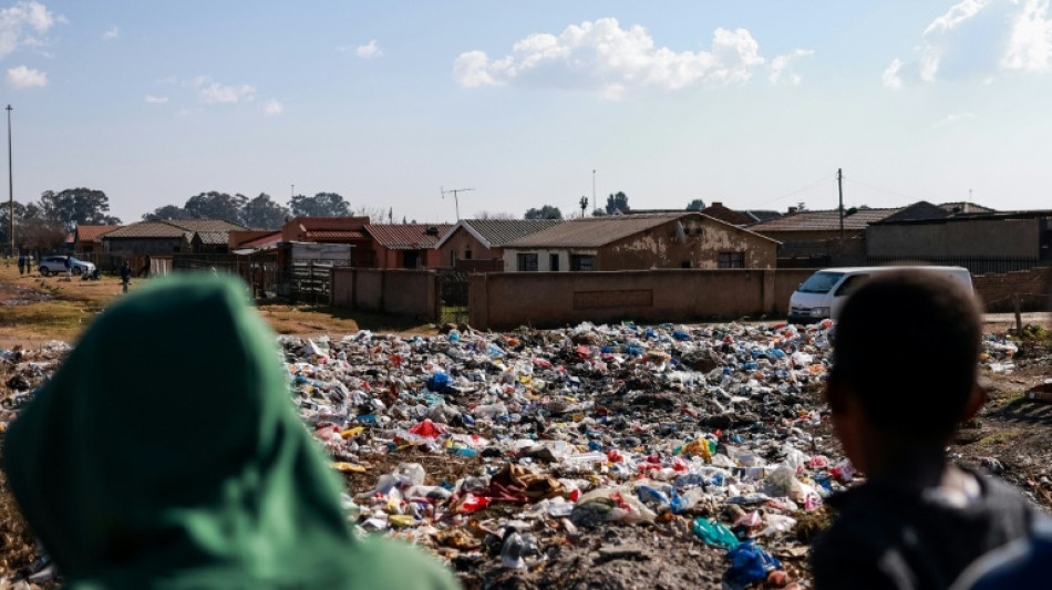  Municipal misery weighs on looming S.African elections 
