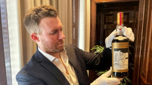 Subasta r&eacute;cord de una botella de whisky por m&aacute;s de 2 millones de libras en Londres