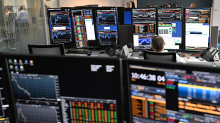 Borsa: Milano in calo con l'Europa, pesano le banche