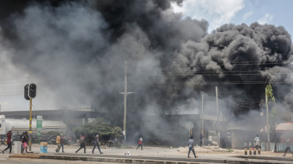  Un an apr&egrave;s une contestation r&eacute;prim&eacute;e dans le sang, l'impossible deuil en Tanzanie 