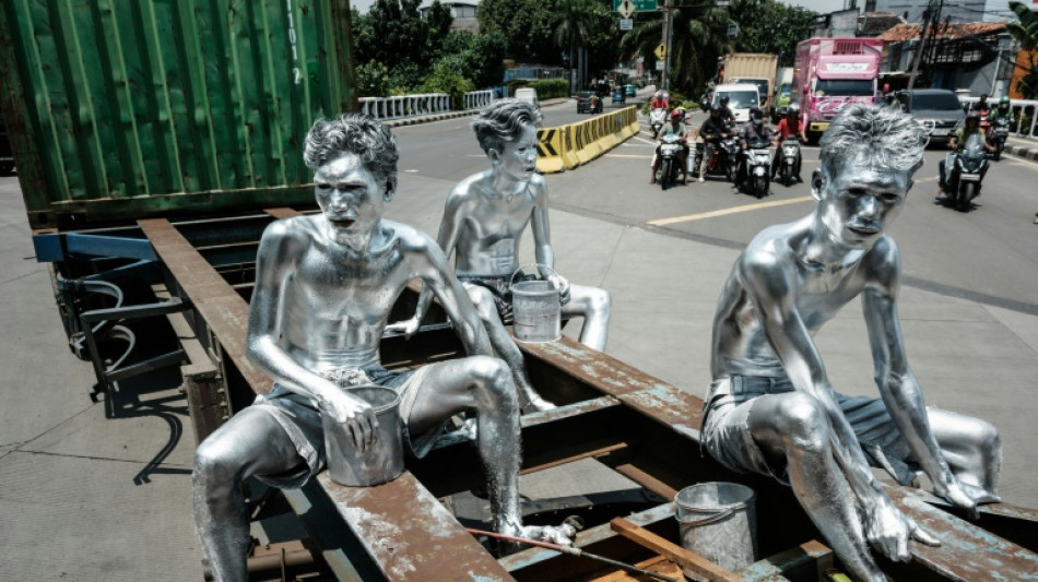 Indonesia's silvermen beg to make ends meet