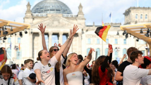 Mehrere Fu&szlig;ballsongs unter Top 10 von deutschen Singlecharts