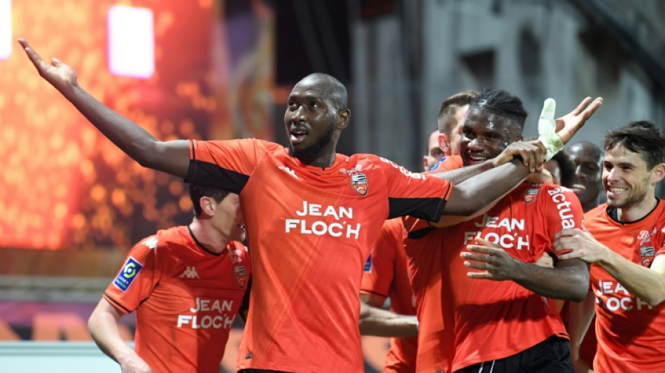 L1: Lorient renverse Saint-Etienne et s'&eacute;loigne de la zone rouge