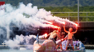 Irm&atilde;os escoceses completam travessia do Pac&iacute;fico a remo