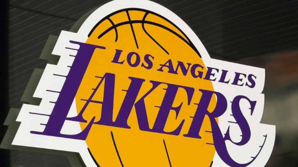  Jeanie Buss to fight siblings over sale of 17.8% stake in Lakers: reports 