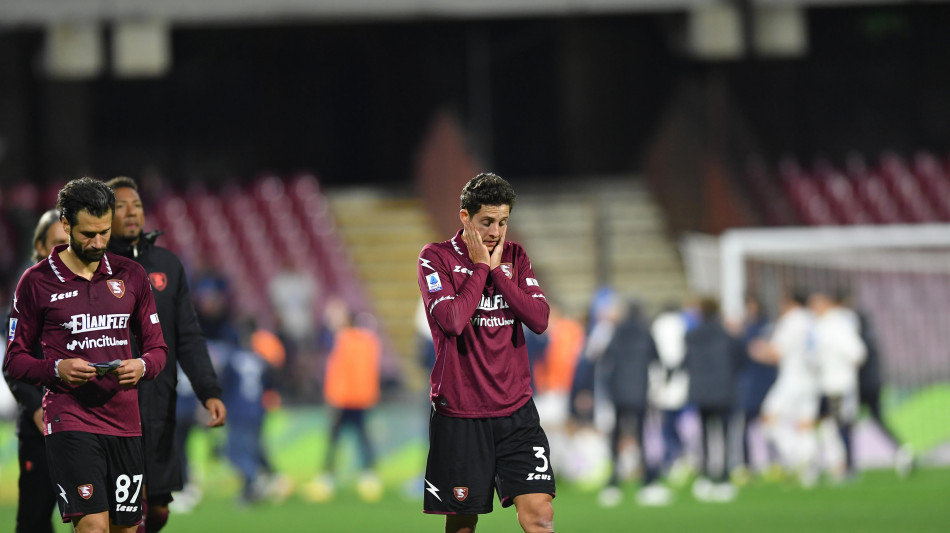 Calcio: 14 tesserati Salernitana in ospedale dopo match con Samp