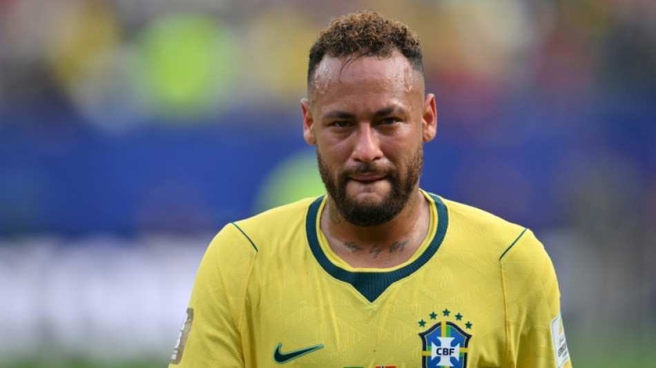  Neymar evita pensar em 2027, mas pai do jogador descarta aposentadoria 